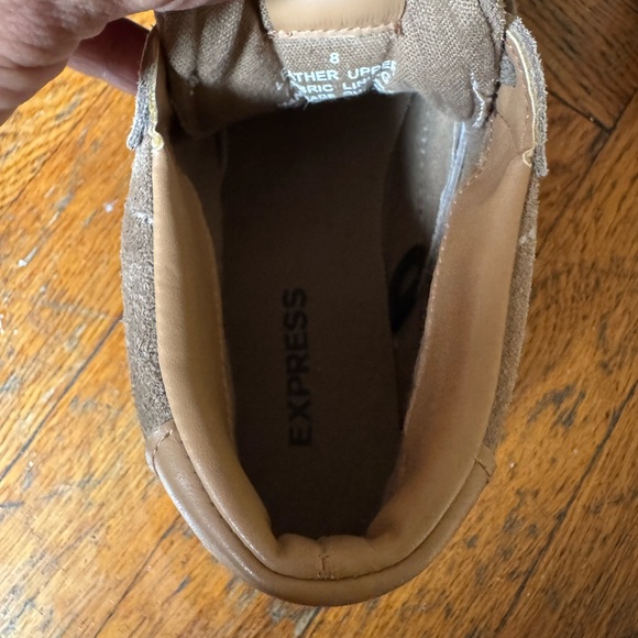 Express - Picture 3 of 6